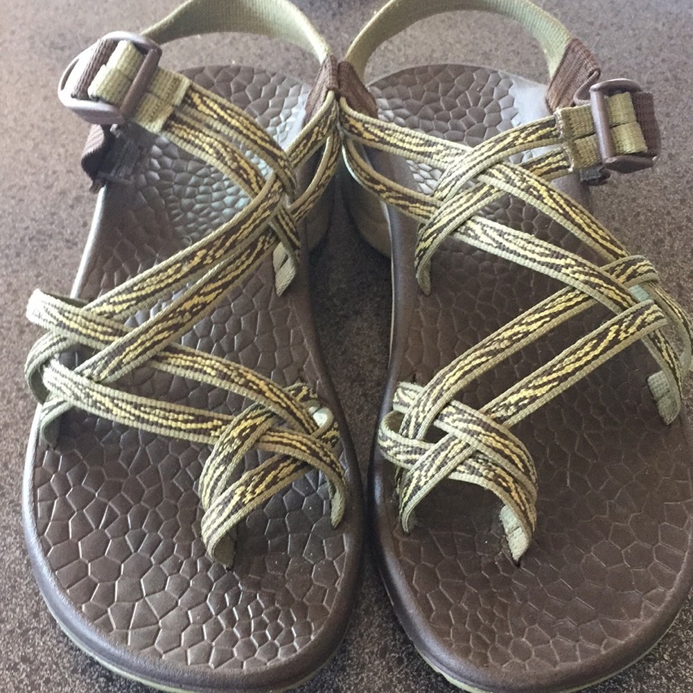 Chaco size 9 . toe loop , like new. ready for 🌞!!